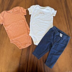 Child of Mine Bundle of 2 Bodysuits and Leggings Size 3-6M